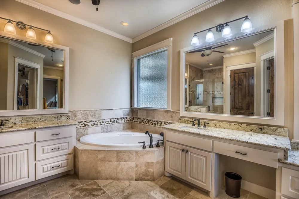 6892 Palm Rd Sealy, TX 77474
