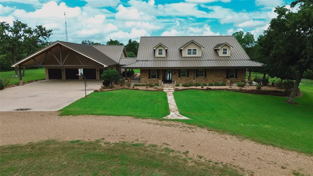 6892 Palm Rd Sealy, TX 77474