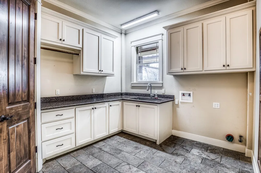 6892 Palm Rd Sealy, TX 77474