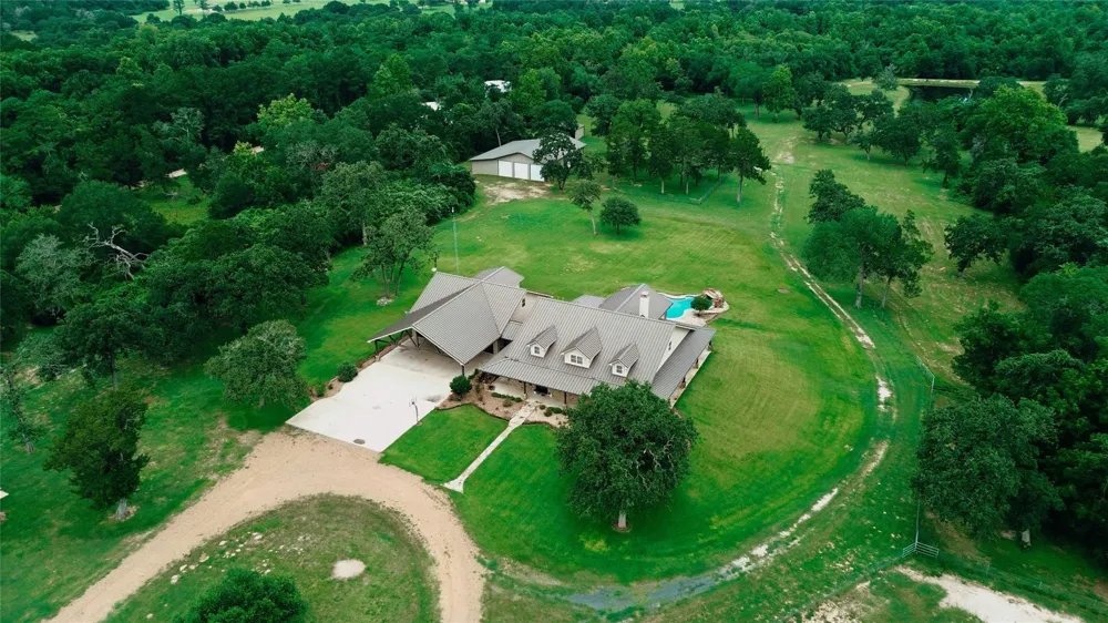 6892 Palm Rd Sealy, TX 77474