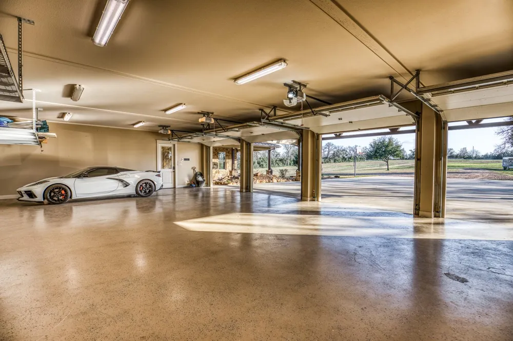 6892 Palm Rd Sealy, TX 77474