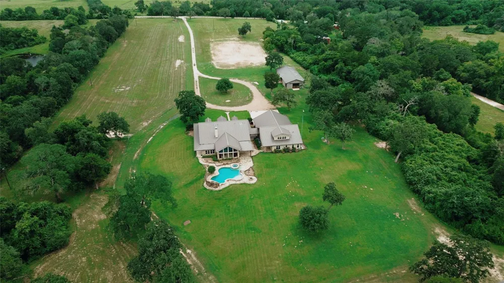 6892 Palm Rd Sealy, TX 77474