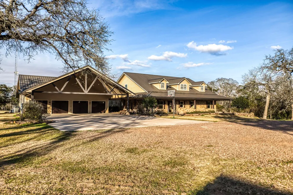 6892 Palm Rd Sealy, TX 77474