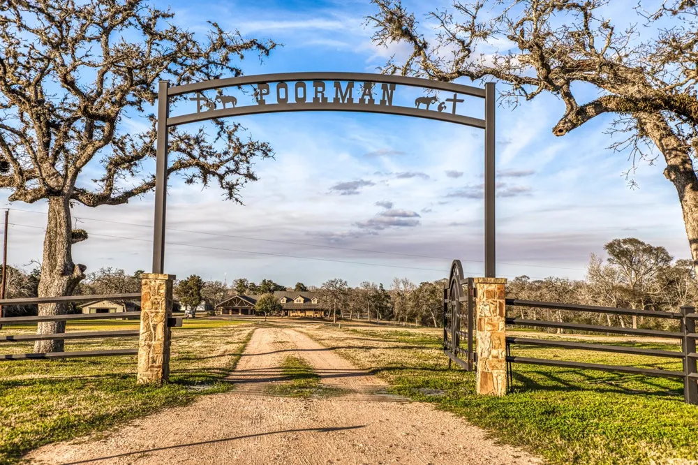 6892 Palm Rd Sealy, TX 77474