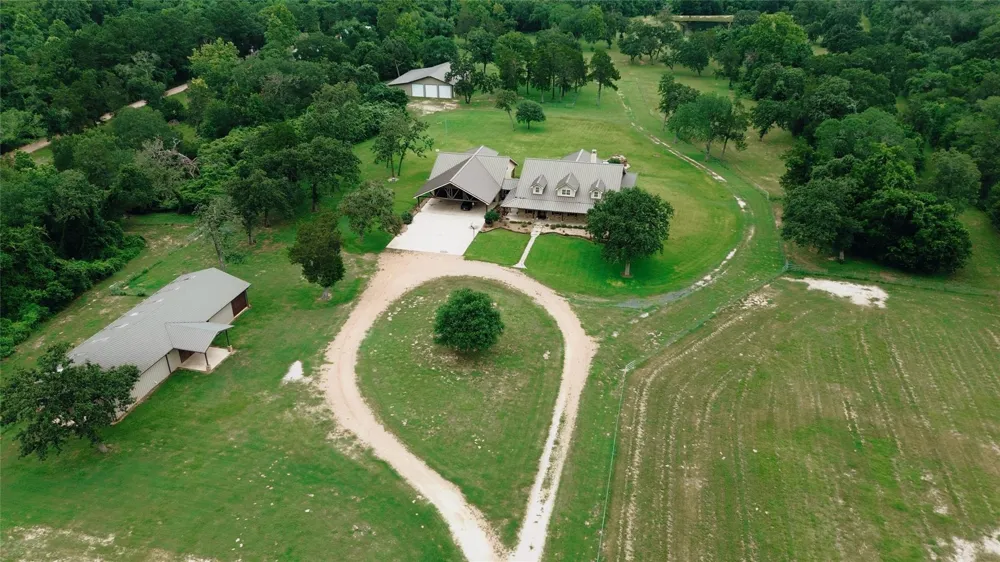 6892 Palm Rd Sealy, TX 77474