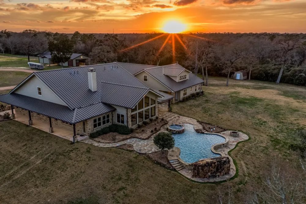 6892 Palm Rd Sealy, TX 77474