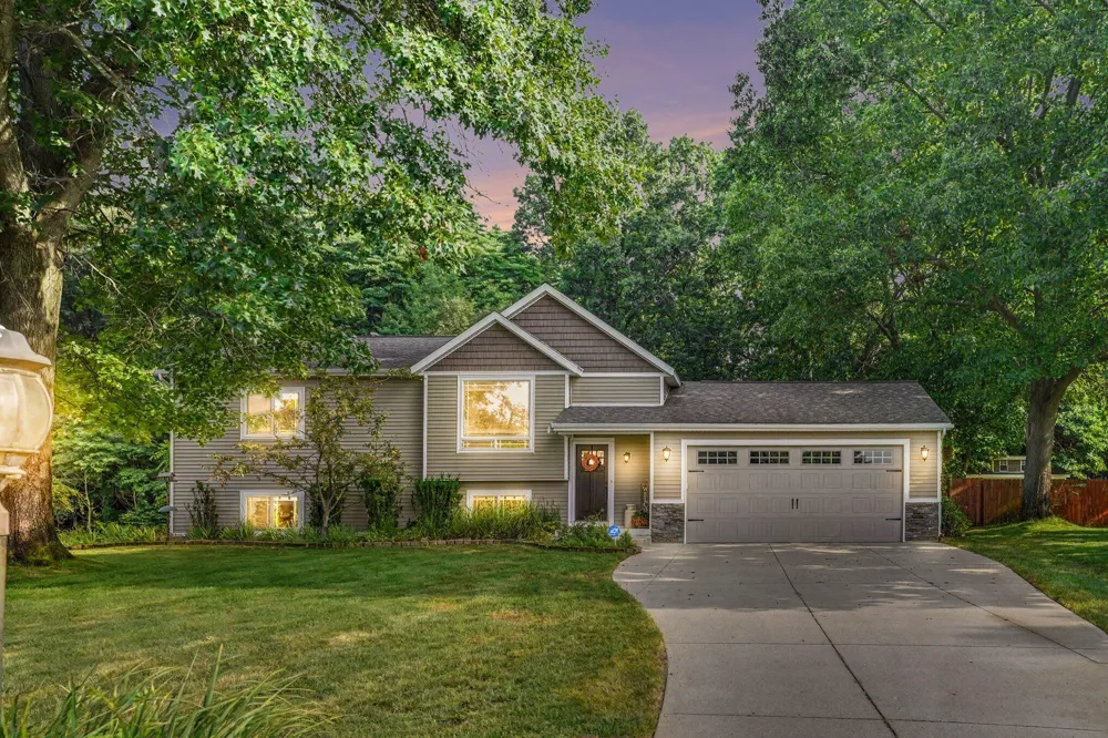 32190 Pinedale Lane Pine Grove Township, MI 49055
