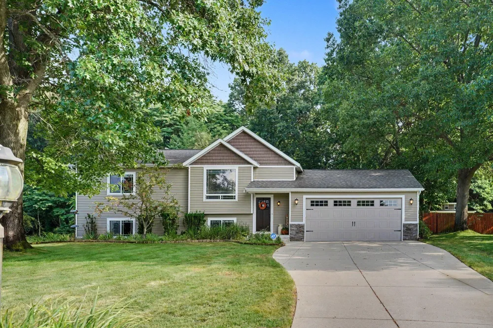 32190 Pinedale Lane Pine Grove Township, MI 49055