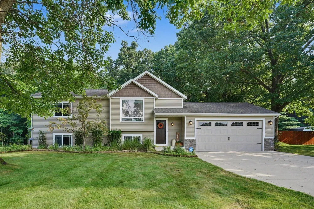 32190 Pinedale Lane Pine Grove Township, MI 49055