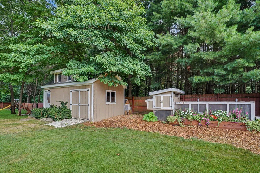 32190 Pinedale Lane Pine Grove Township, MI 49055