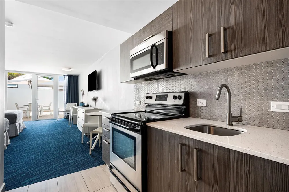 6165 ISLA VERDE AVE. #183 Carolina, PR 00979