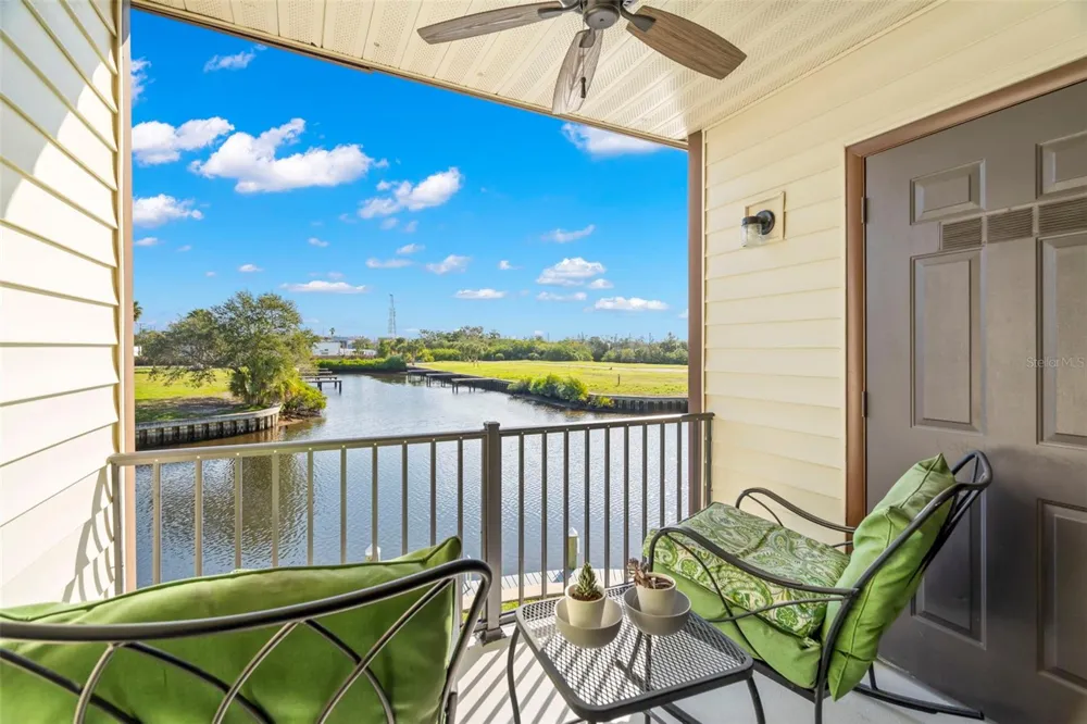 412 MOORINGS COVE DRIVE #7H Tarpon Springs, FL 34689