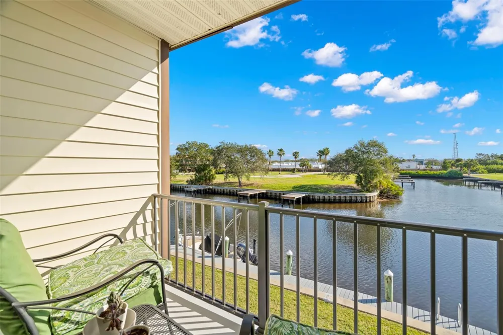 412 MOORINGS COVE DRIVE #7H Tarpon Springs, FL 34689