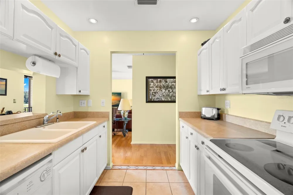 412 MOORINGS COVE DRIVE #7H Tarpon Springs, FL 34689