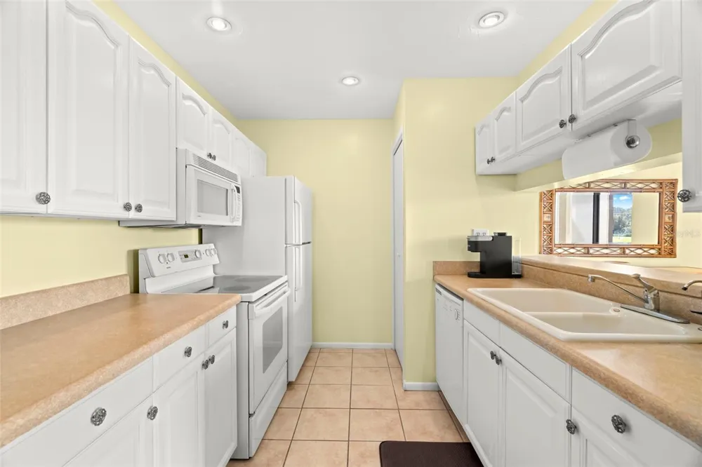 412 MOORINGS COVE DRIVE #7H Tarpon Springs, FL 34689