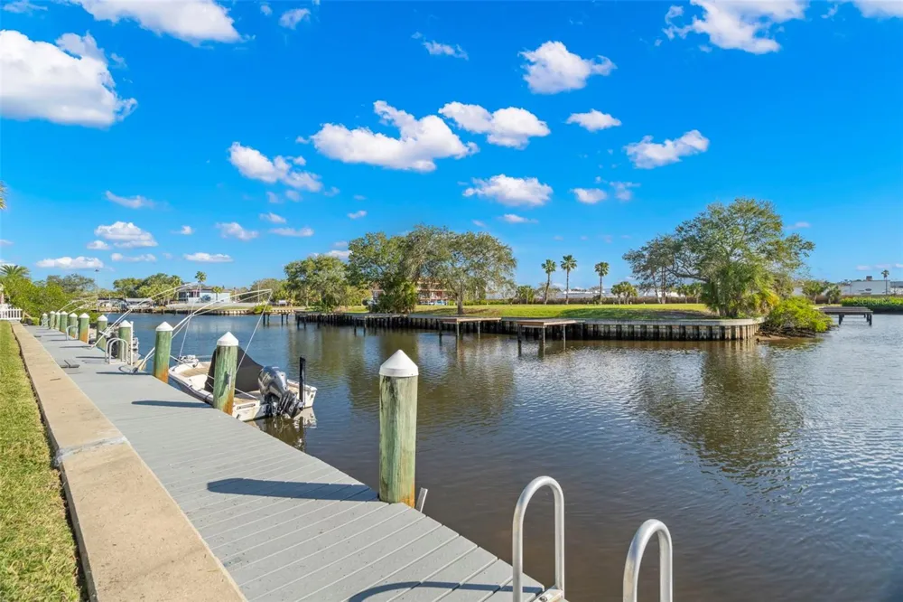 412 MOORINGS COVE DRIVE #7H Tarpon Springs, FL 34689