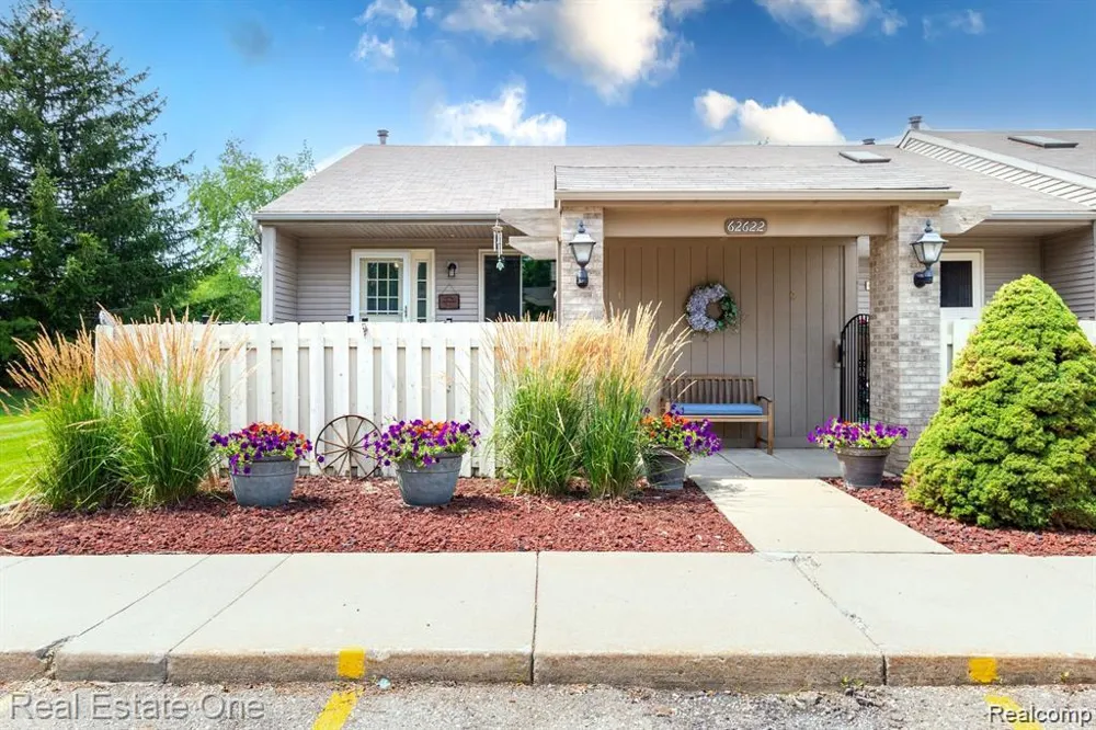 62622 RALEIGH COURT #1 South Lyon City, MI 48178