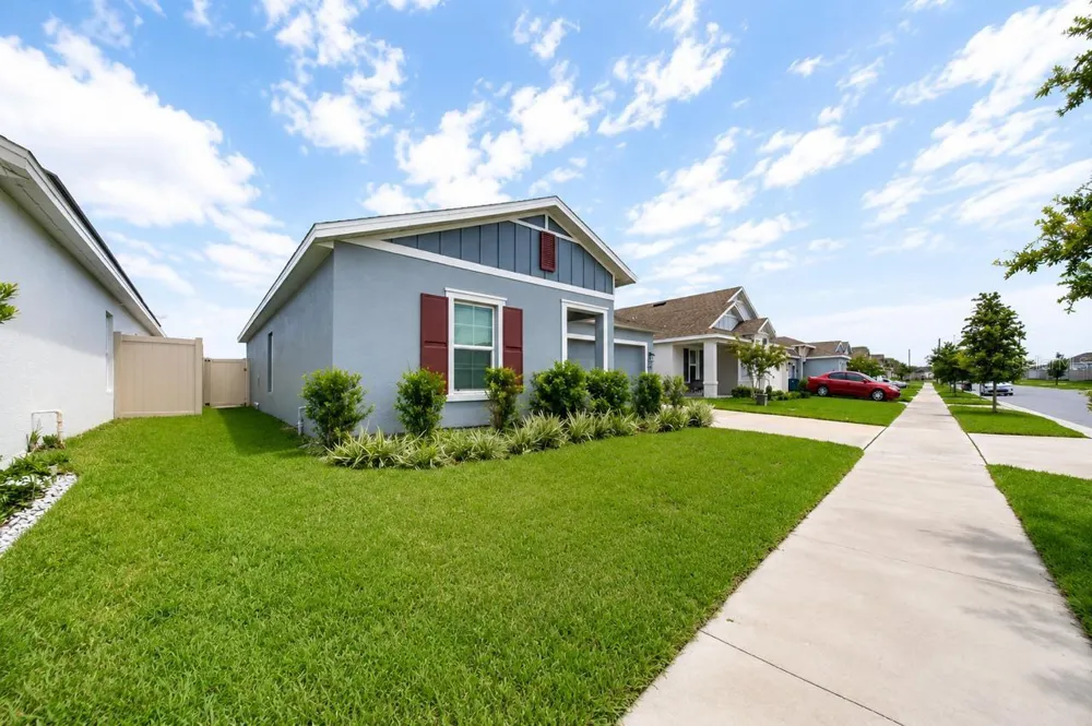 688 SAND PINE LN Haines City, FL 33844