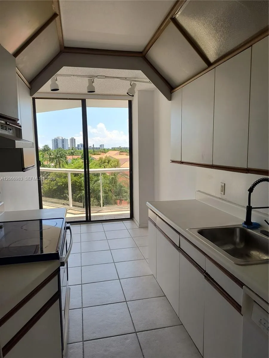 3610 Yacht Club Dr #514 Aventura, FL 33180