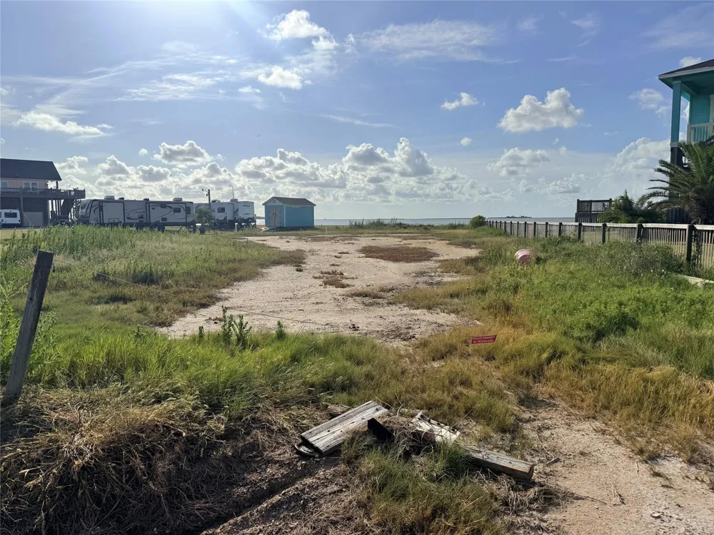 1031 Rollover Circle Gilchrist, TX 77617