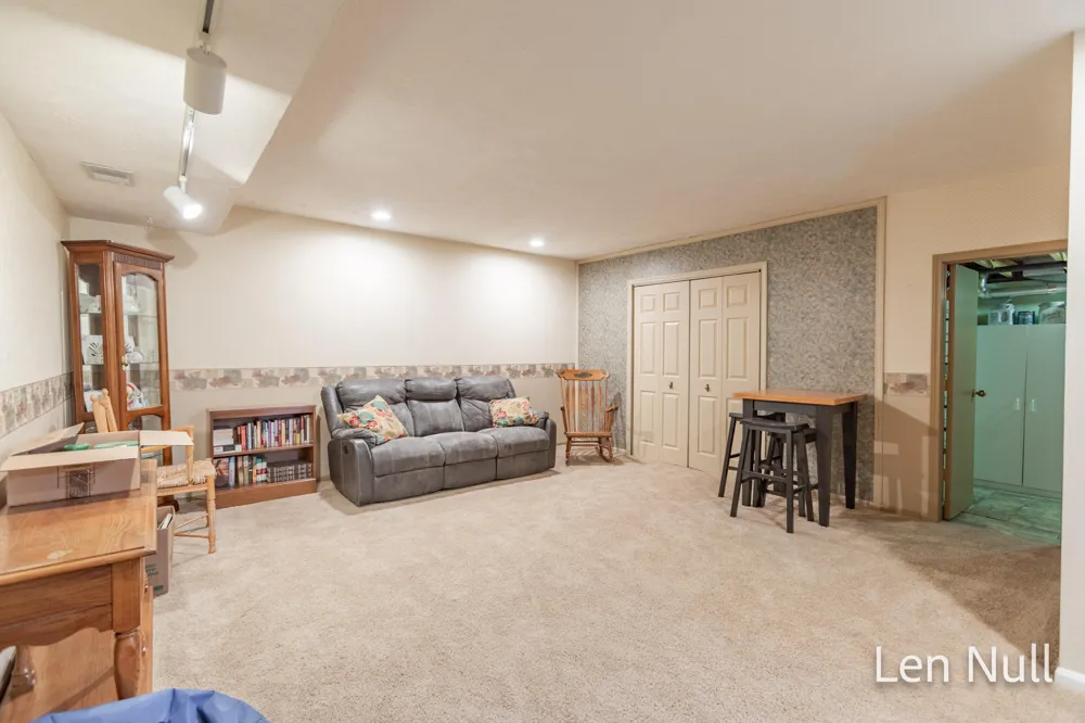 2742 Stonebluff Drive SW Wyoming, MI 49519