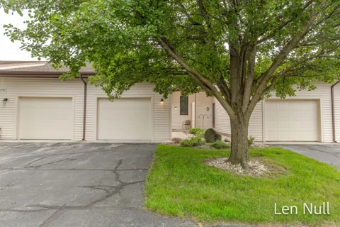 2742 Stonebluff Drive SW