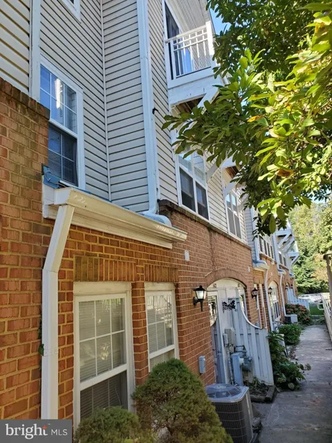 6422 BAYBERRY COURT #8