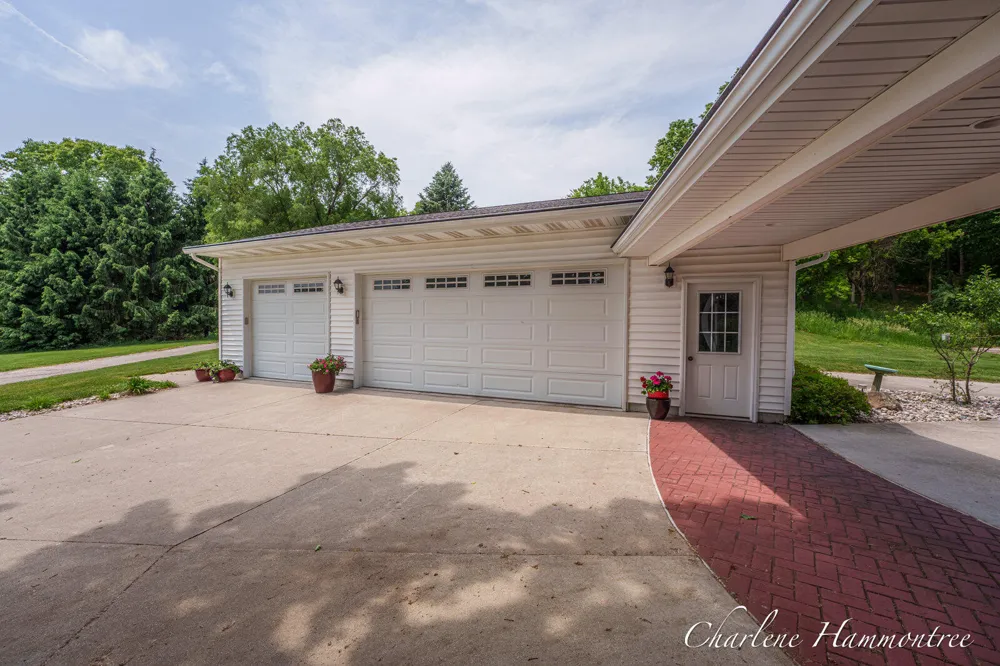 9111 Summit Avenue NE Rockford, MI 49341