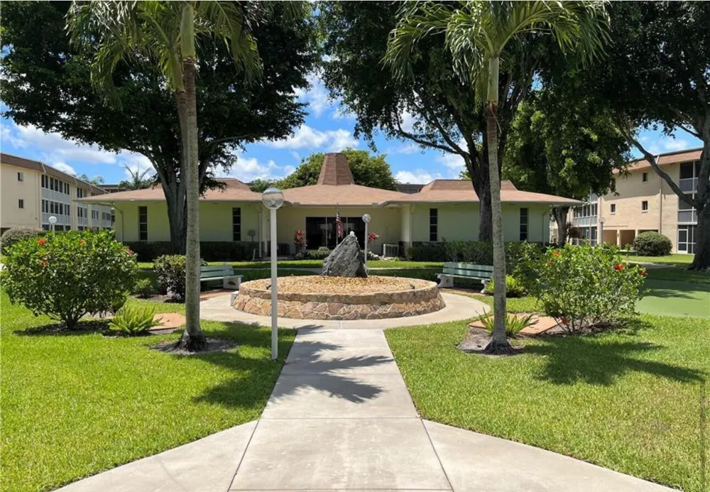 400 VILLAGE GREEN CIRCLE W #205 Palm Springs, FL 33461