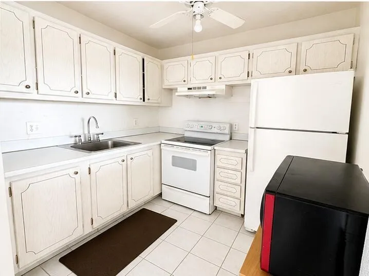400 VILLAGE GREEN CIRCLE W #205 Palm Springs, FL 33461