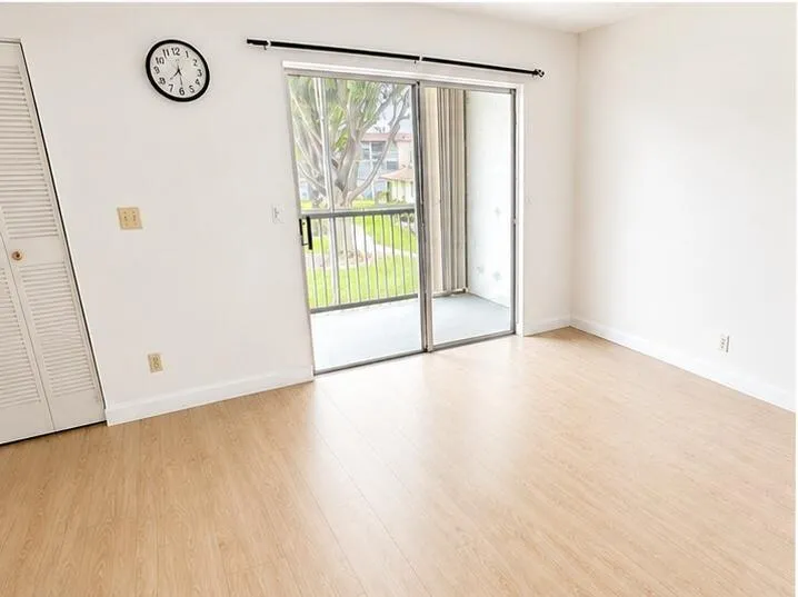 400 VILLAGE GREEN CIRCLE W #205 Palm Springs, FL 33461