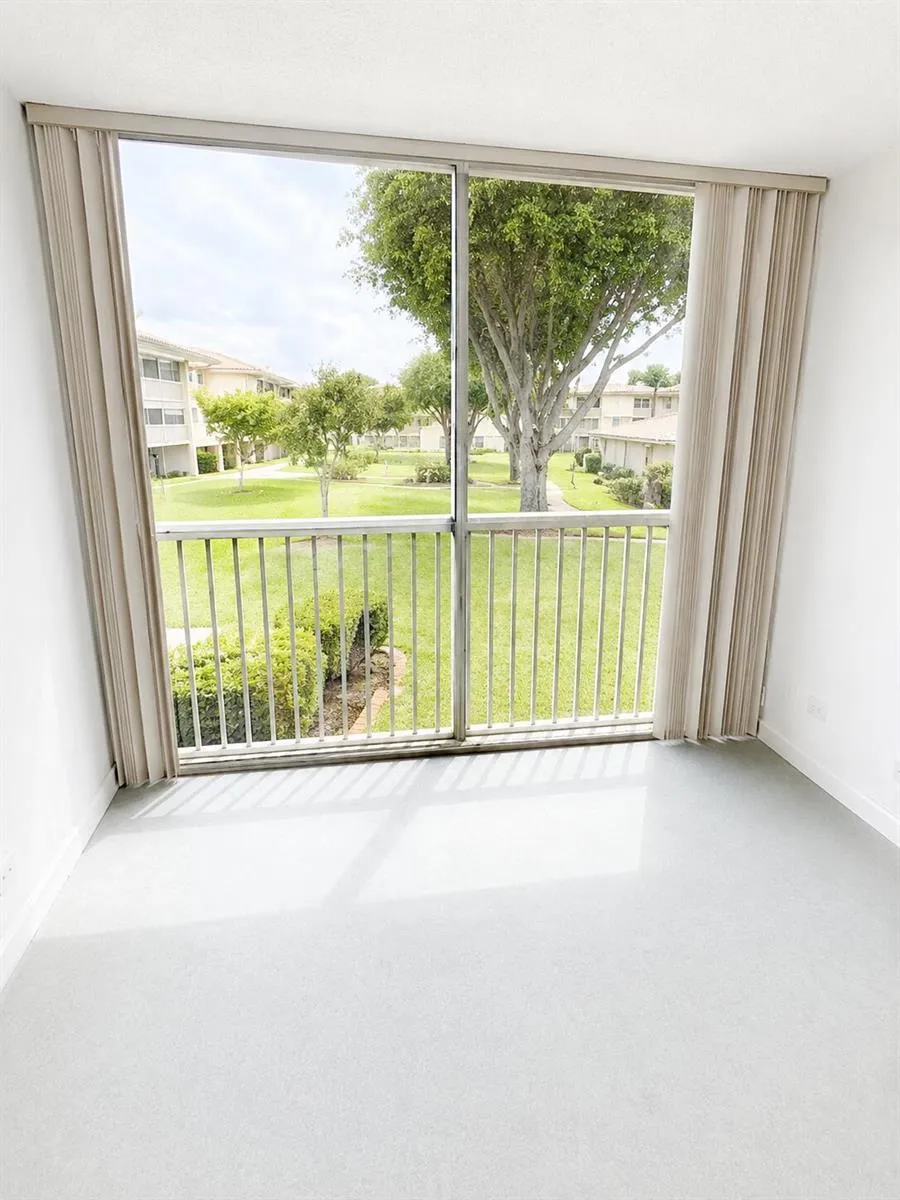 400 VILLAGE GREEN CIRCLE W #205 Palm Springs, FL 33461