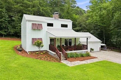 903 Pine Circle