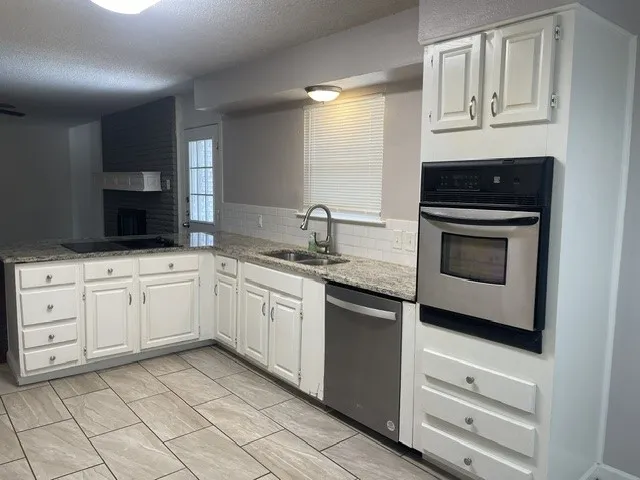 2232 Shady Brook Drive Bedford, TX 76021