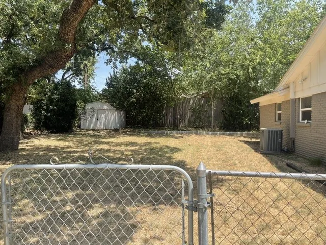 2232 Shady Brook Drive Bedford, TX 76021