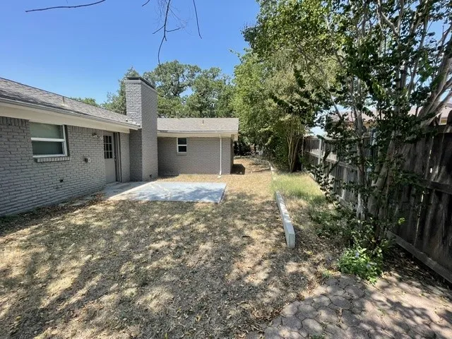 2232 Shady Brook Drive Bedford, TX 76021