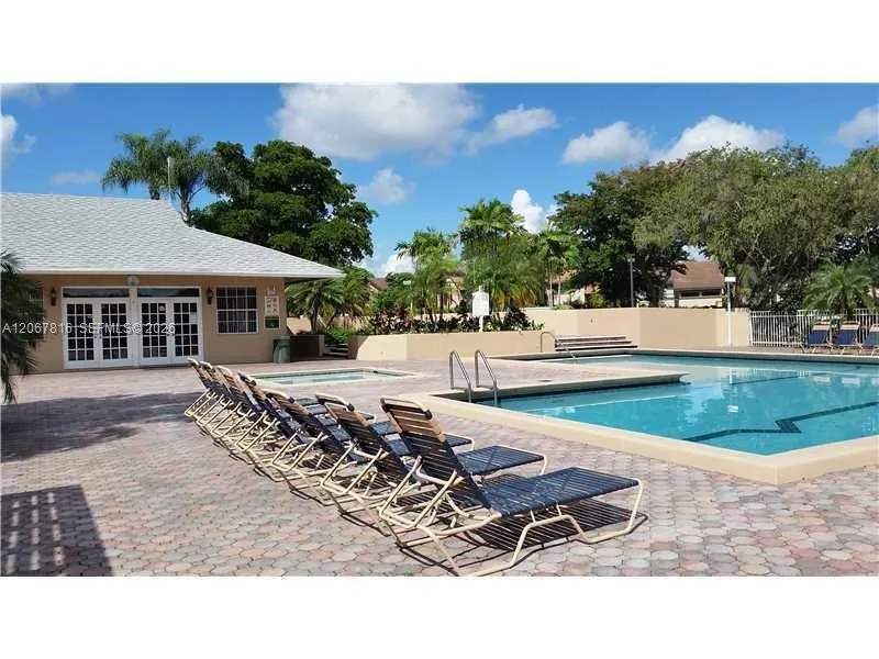 2091 NW 96th Ter #13M Pembroke Pines, FL 33024