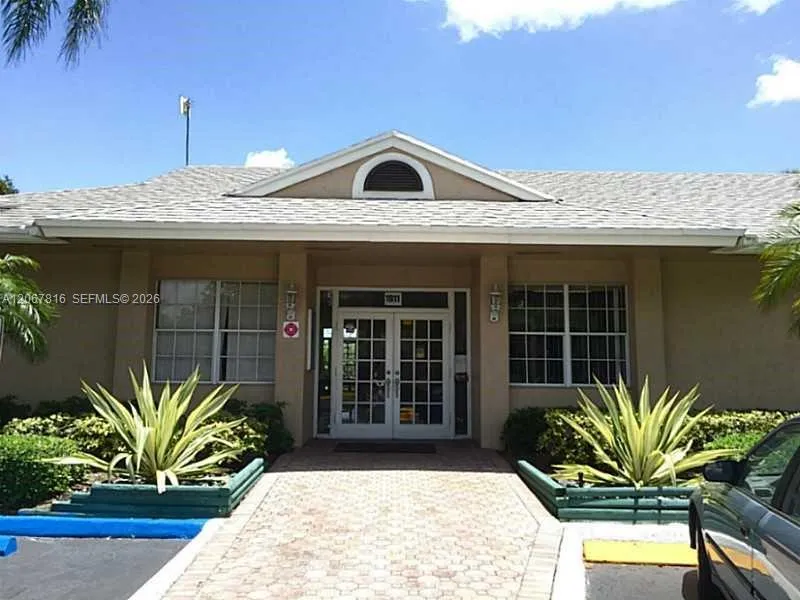 2091 NW 96th Ter #13M Pembroke Pines, FL 33024