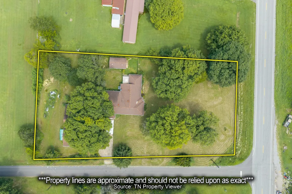 42 Depriest Bend Dr Lobelville, TN 37097