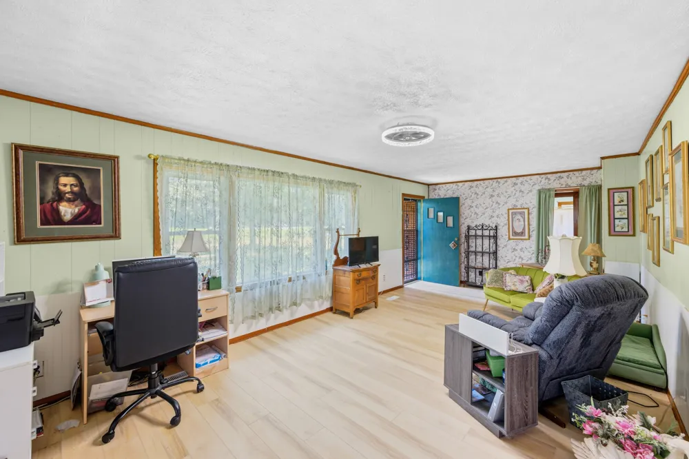 42 Depriest Bend Dr Lobelville, TN 37097