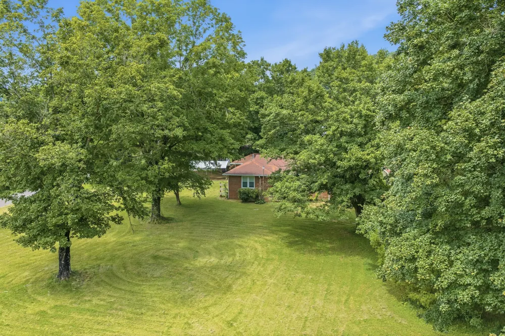 42 Depriest Bend Dr Lobelville, TN 37097