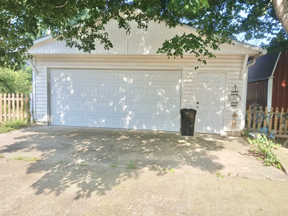 42 Depriest Bend Dr Lobelville, TN 37097
