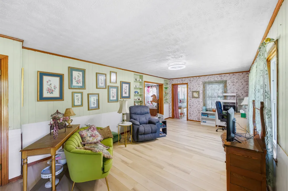 42 Depriest Bend Dr Lobelville, TN 37097