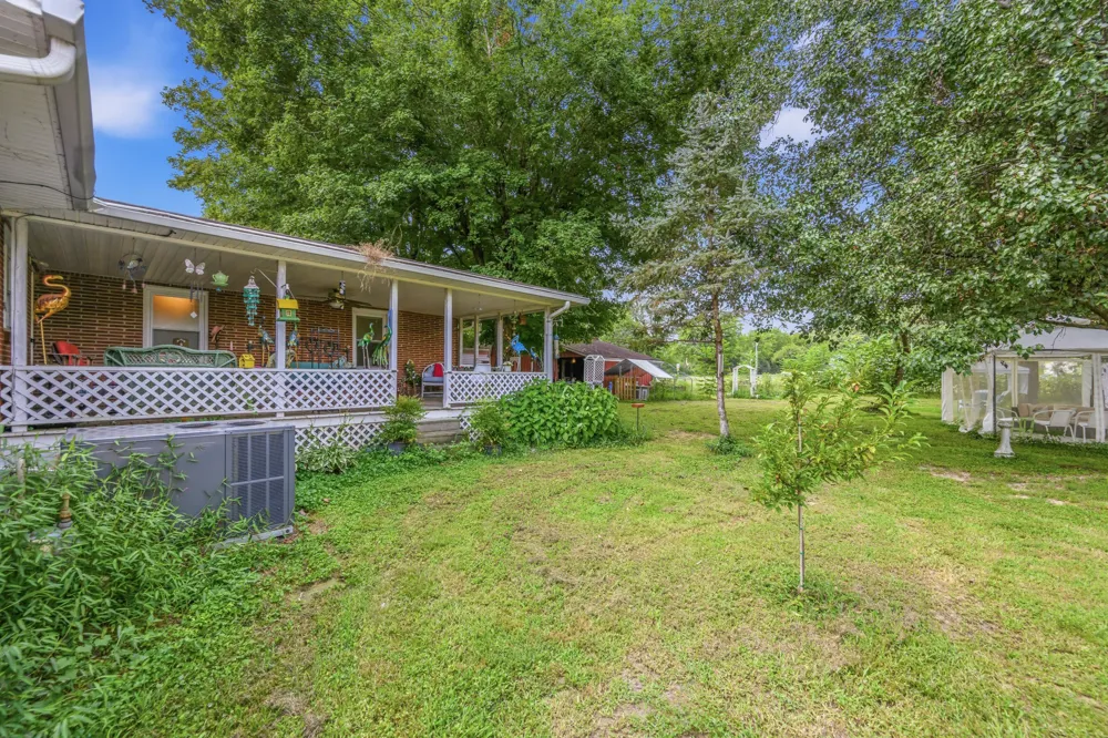 42 Depriest Bend Dr Lobelville, TN 37097
