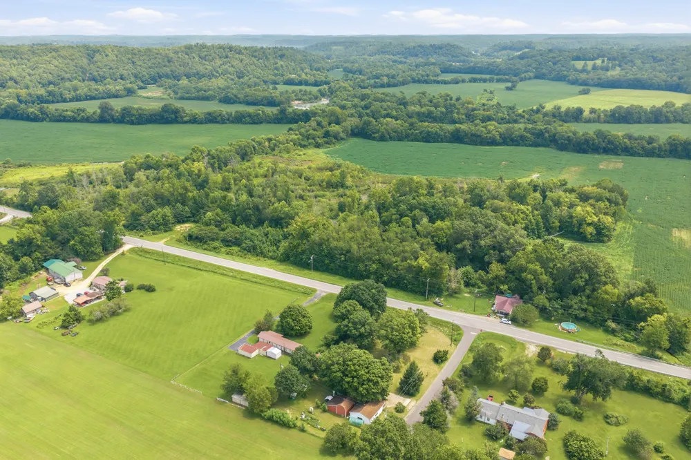 42 Depriest Bend Dr Lobelville, TN 37097