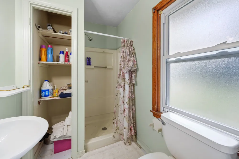 42 Depriest Bend Dr Lobelville, TN 37097