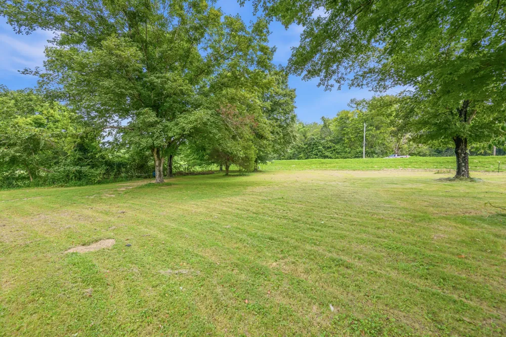 42 Depriest Bend Dr Lobelville, TN 37097