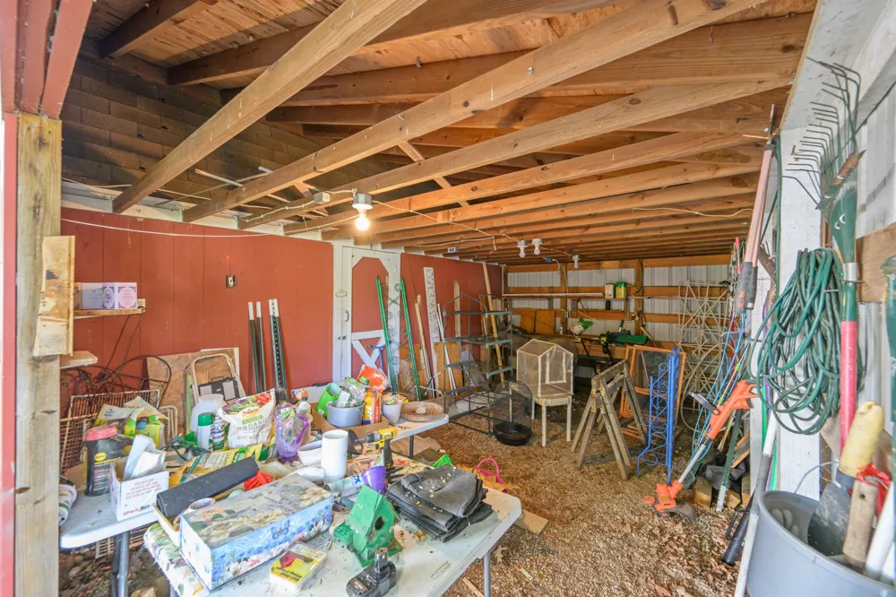 42 Depriest Bend Dr Lobelville, TN 37097