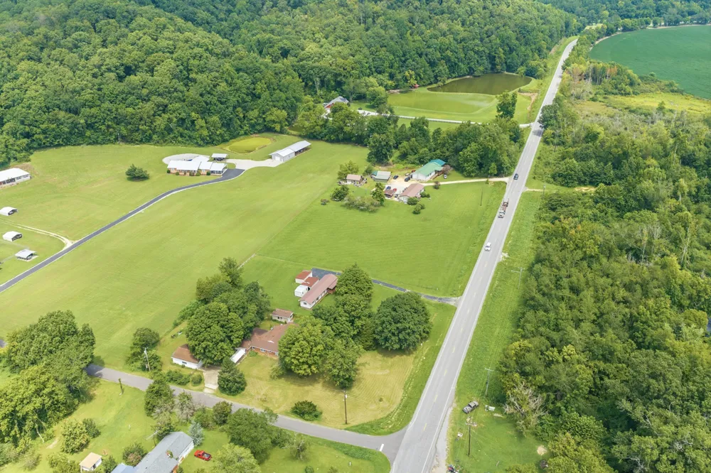 42 Depriest Bend Dr Lobelville, TN 37097