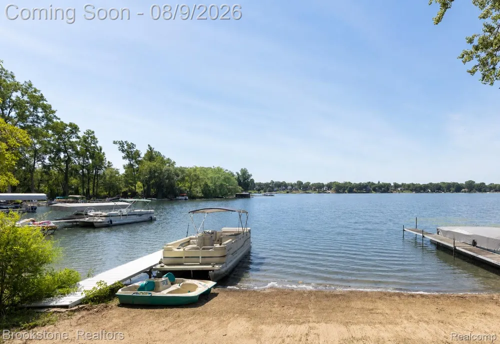 3235 McCORMICK Drive Waterford Charter Township, MI 48328